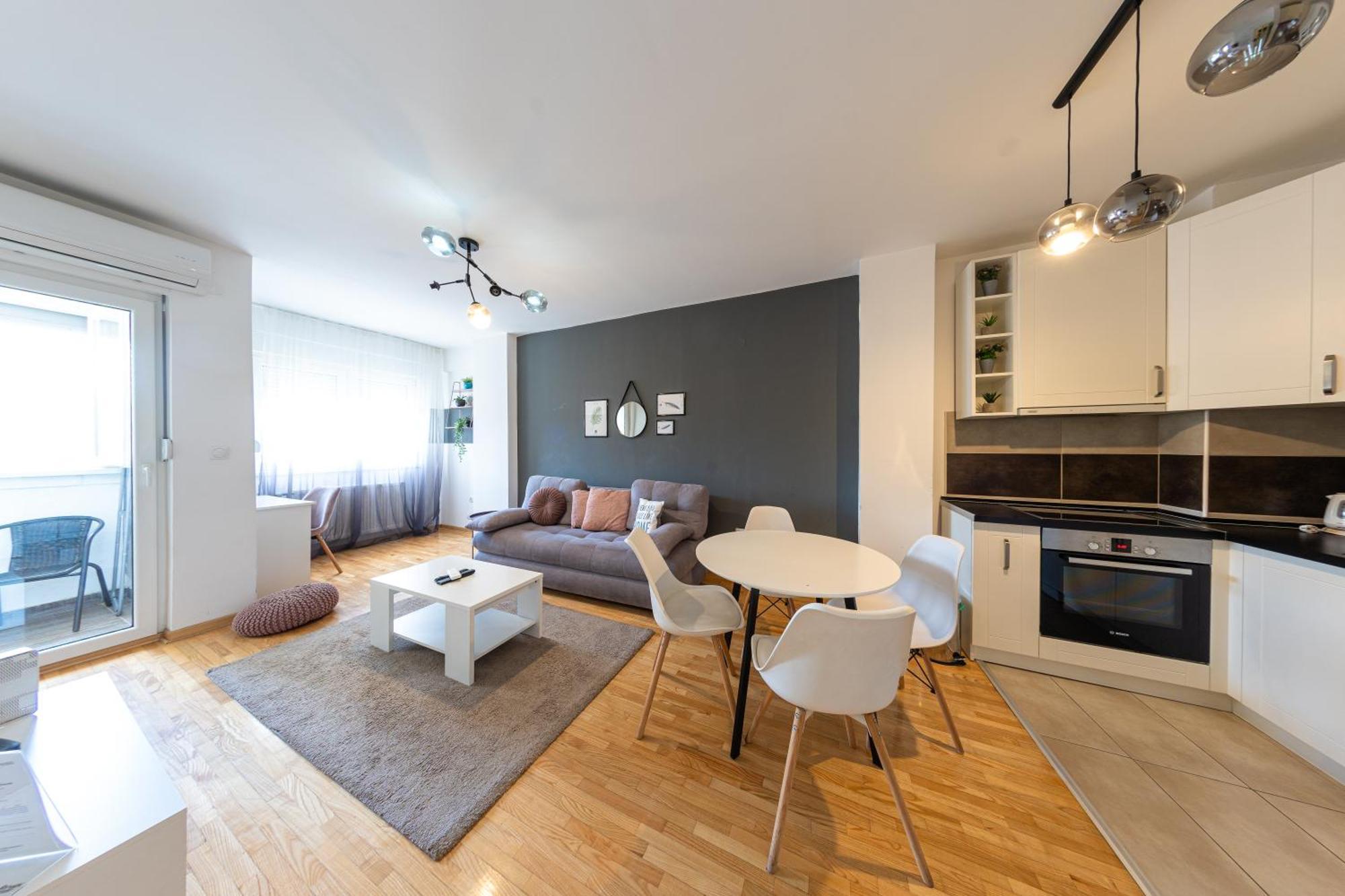 Nar Royalton Accommodation Ni Exteriör bild