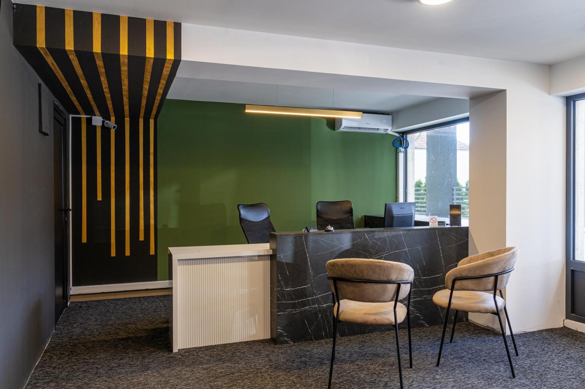Nar Royalton Accommodation Ni Exteriör bild