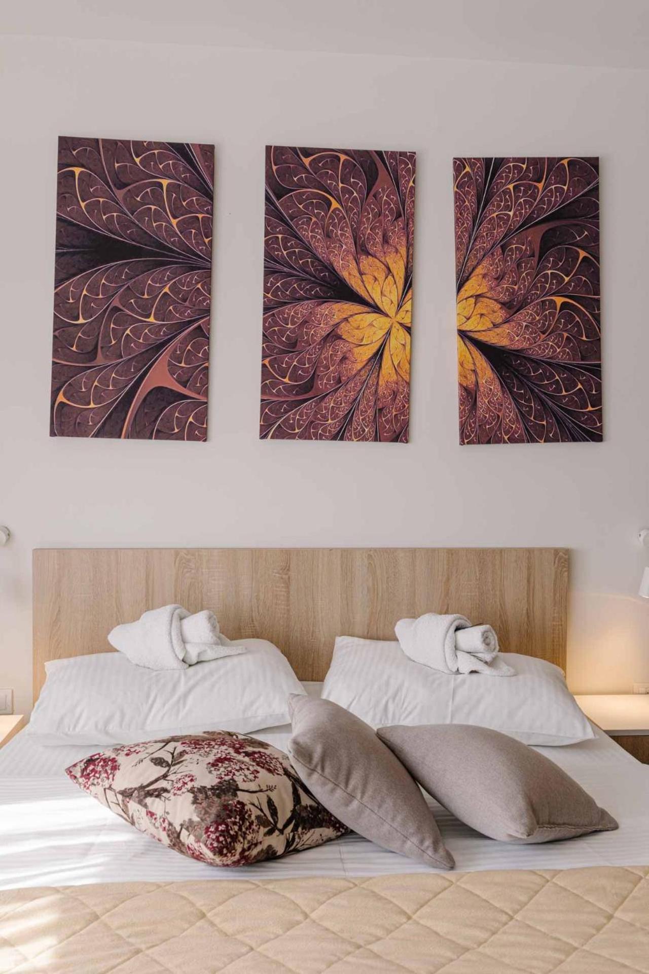 Nar Royalton Accommodation Ni Exteriör bild